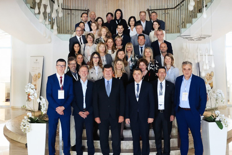 Slika /slike/Vijesti/Kongres o katastru/2022/14_katastar.jpg